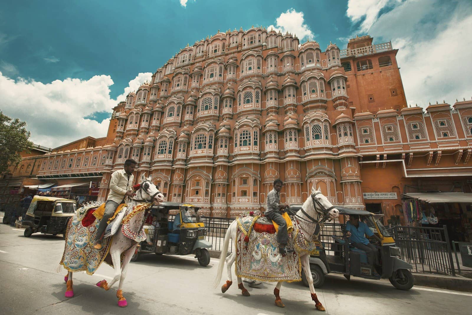 Hawa Mahal in Jaipur with horses and carts on the road in front